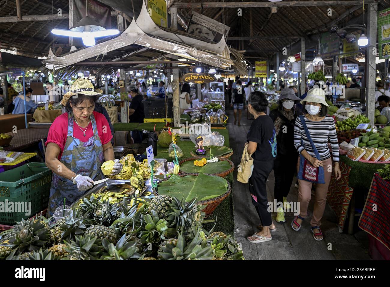 Kochgeschäft am Taling Chan Market, Taling Chan District, Bangkok, Thailand, Asien Stockfoto