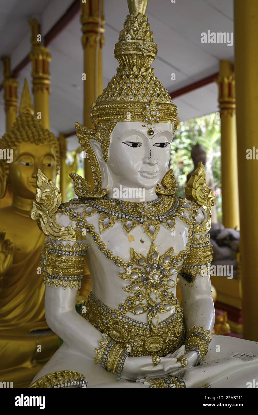 Goldener Buddha im Tempel Wat Saphan, Bezirk Taling Chan, Bangkok, Thailand, Asien Stockfoto