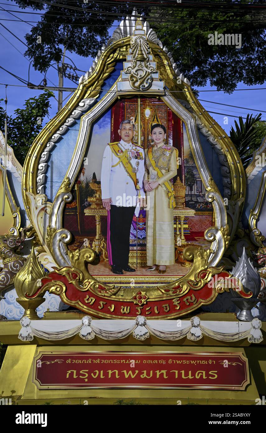 Bild des thailändischen Königs Maha Vajiralongkorn, bekannt als Rama X, und Königin Suthida Bajrasudhabimalakshana, Taling Chan, Bangkok, Thailand, Asien Stockfoto