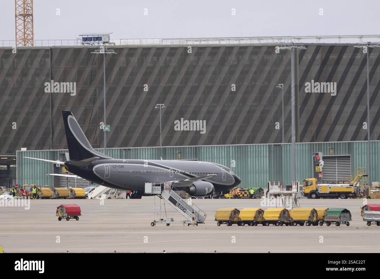 Die Pariser SG landete in einer Boeing 737 300 für das Champions-League-Spiel gegen den VfB Stuttgart am Flughafen Stuttgart Stockfoto