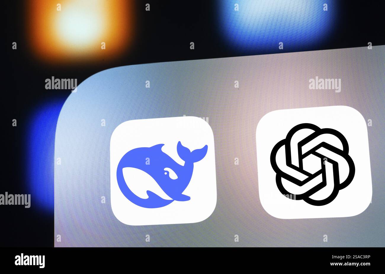 Nahaufnahme eines iPad-Bildschirms mit dem Symbol für Deepseek Ai und OpenAI ChatGPT App Stockfoto