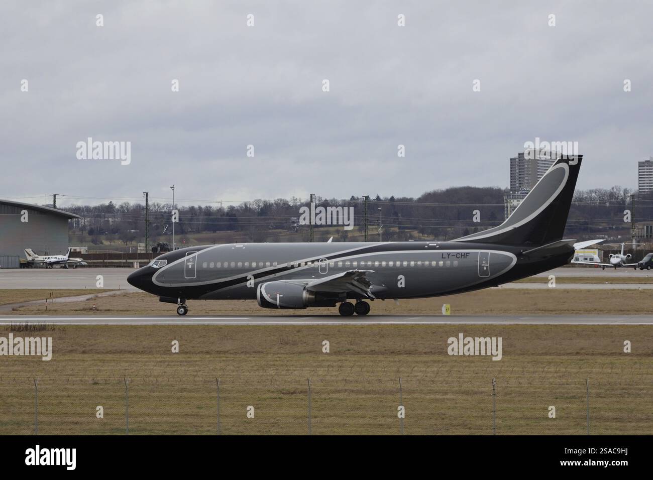 Die Pariser SG landete in einer Boeing 737 300 für das Champions-League-Spiel gegen den VfB Stuttgart am Flughafen Stuttgart Stockfoto