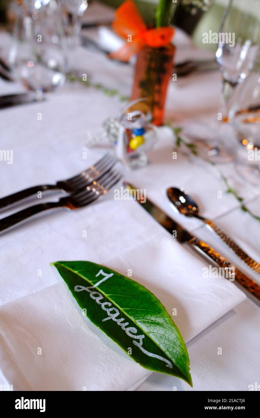 Tisch für ein Hochzeitsessen dekoriert. St. Gervais. Frankreich. Stockfoto