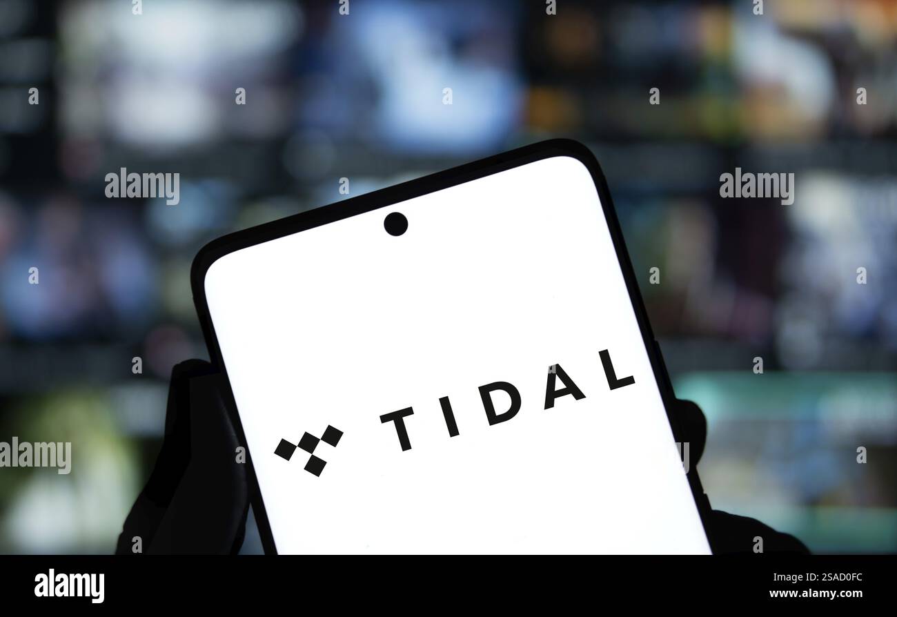Das TIDAL-Logo wird auf dem Smartphone angezeigt. TIDAL ist ein norwegisches US-amerikanisches Musikstreaming-Unternehmen Stockfoto