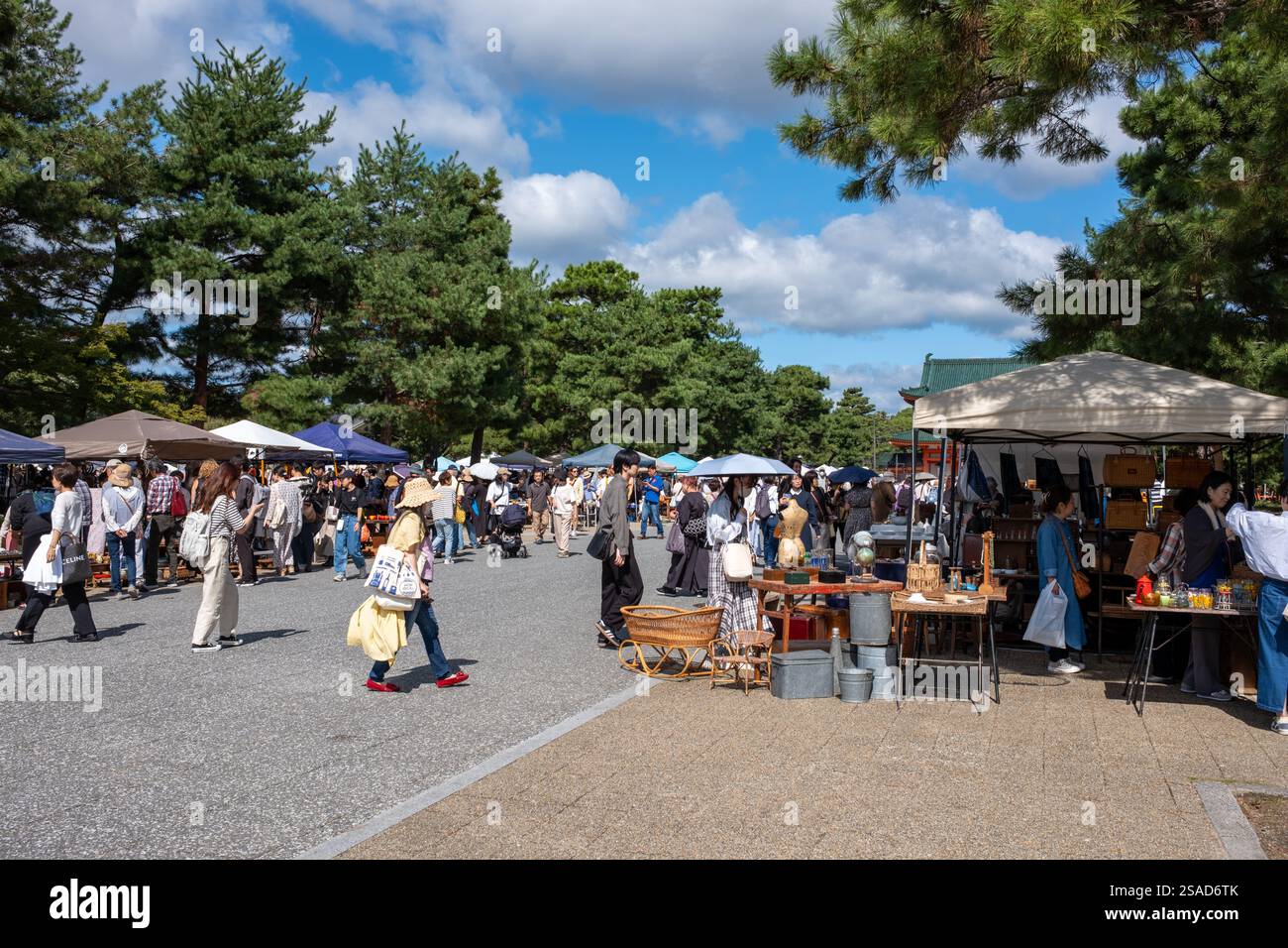 Heian Vintage Antiques Flohmarkt im Okazaki Park in Kyoto Japan Stockfoto