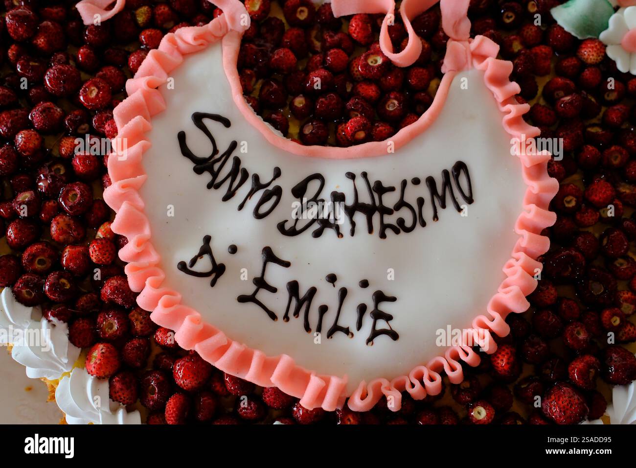 Taufe in einem Restaurant. Herzförmiger Kuchen. Treviso. Italien. Stockfoto