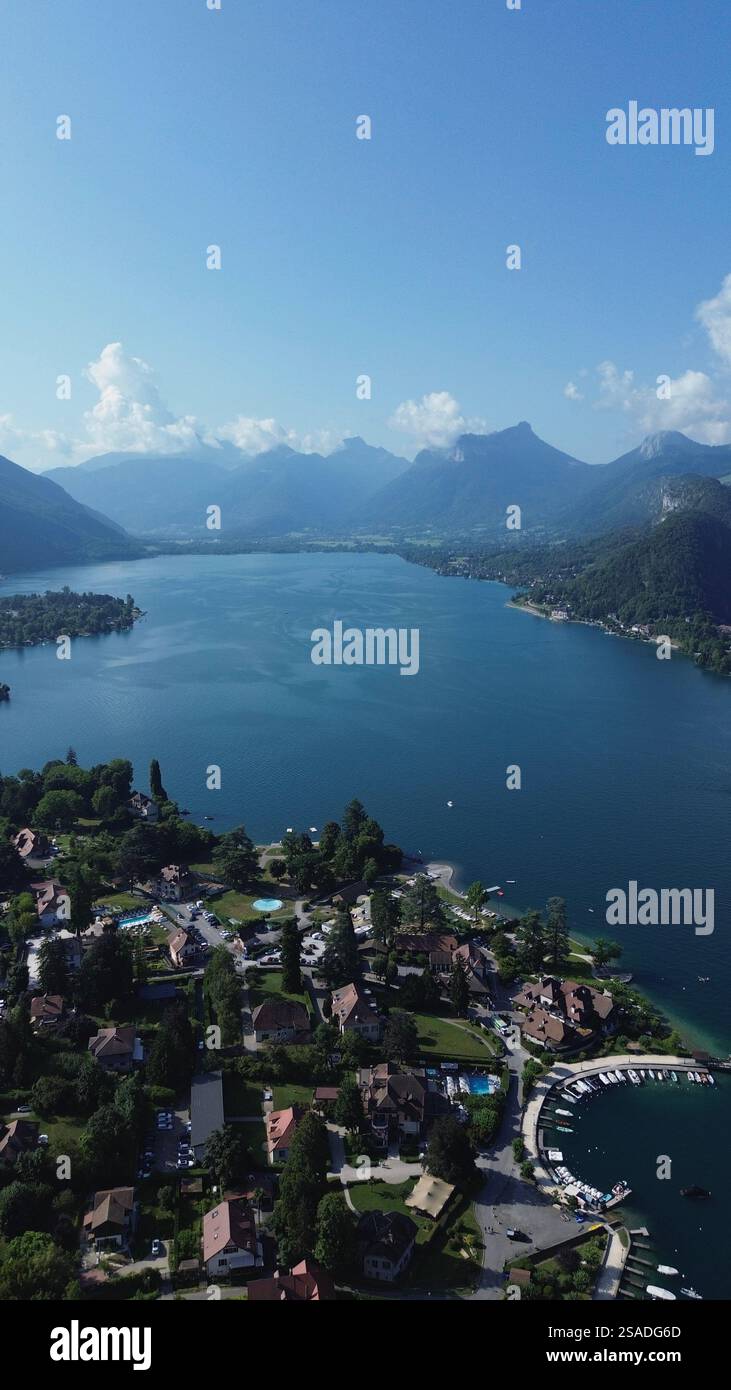 Drohnenfoto Annecy Lake frankreich europa Stockfoto