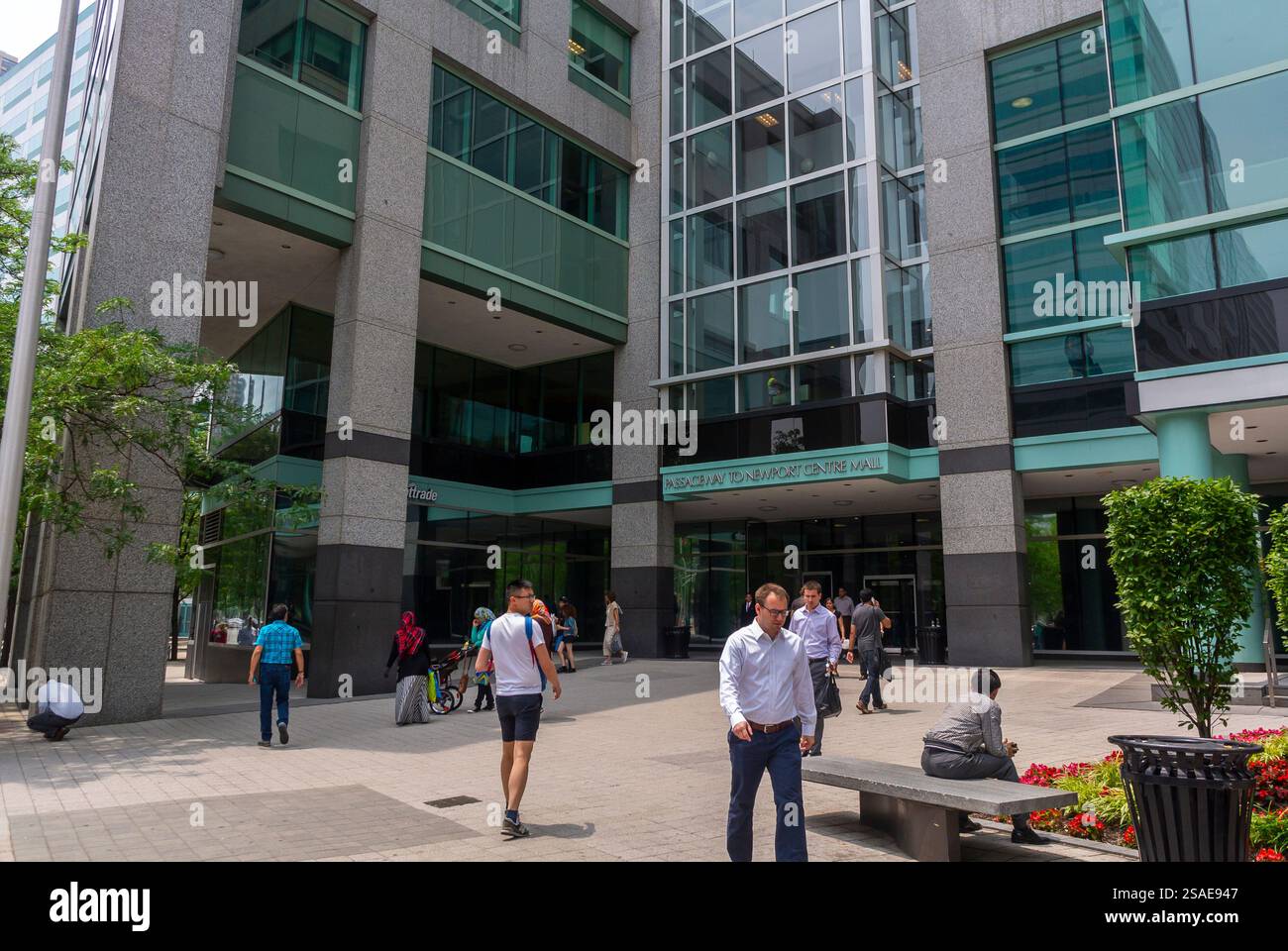Jersey City, New Jersey, USA, Crowd People, vor dem Bahnhof 'Newport Center' Shopping Mall, Szenen Stockfoto