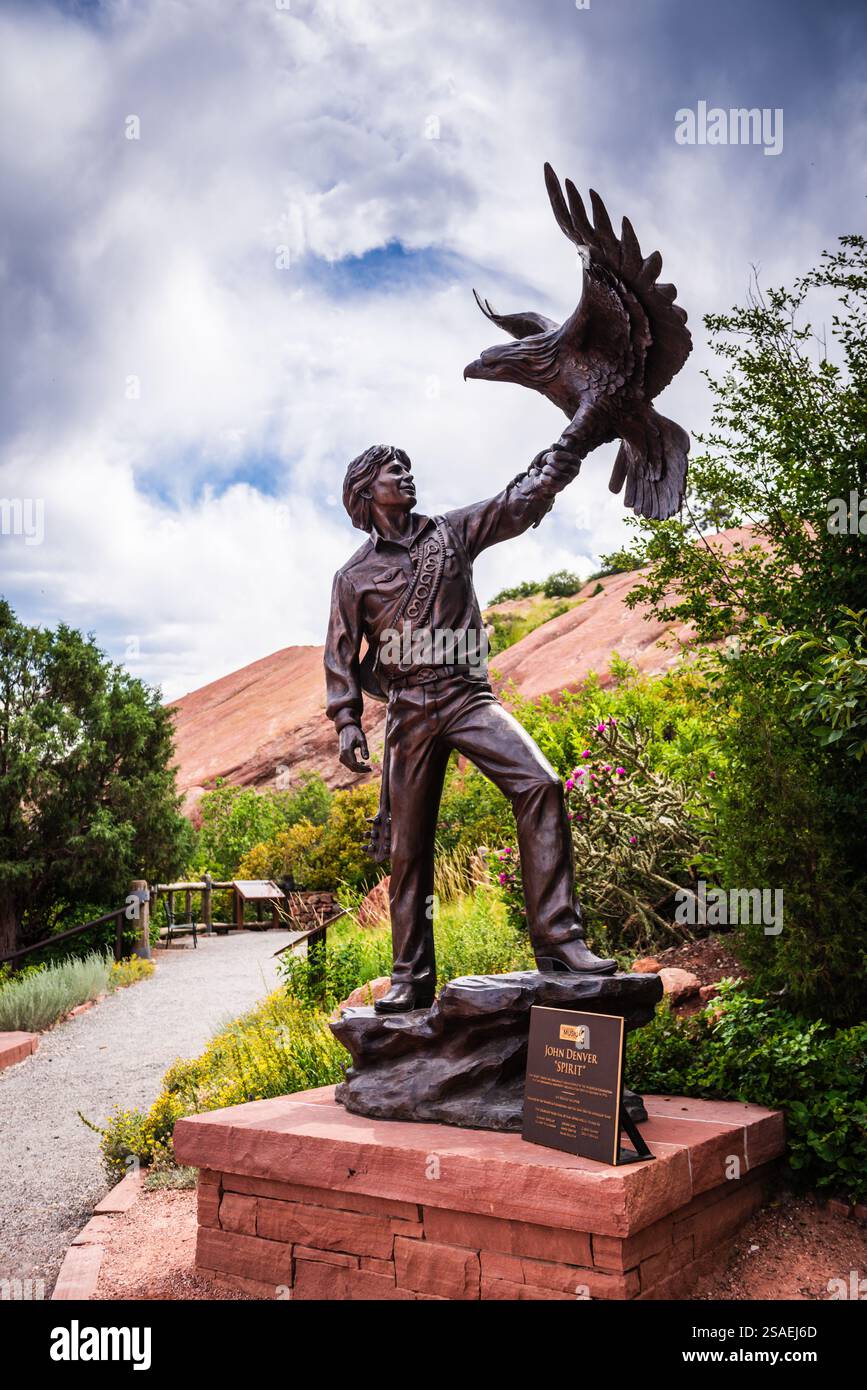 Morrison, CO USA – 28. Juni 2018: Geisterstatue des Bildhauers Sue DiCiccio ehrt die Musiklegende John Denver. Stockfoto