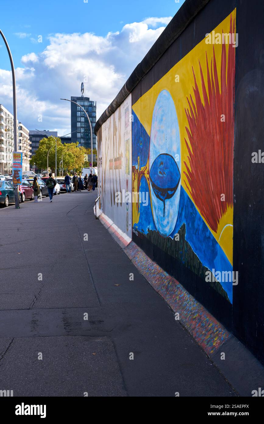 Berlin – 28. September 2024 – Apollo East Side Gallery Germany. Apollo Wandgemälde von Petra Suntinger und Roland Gützlaff. Stockfoto