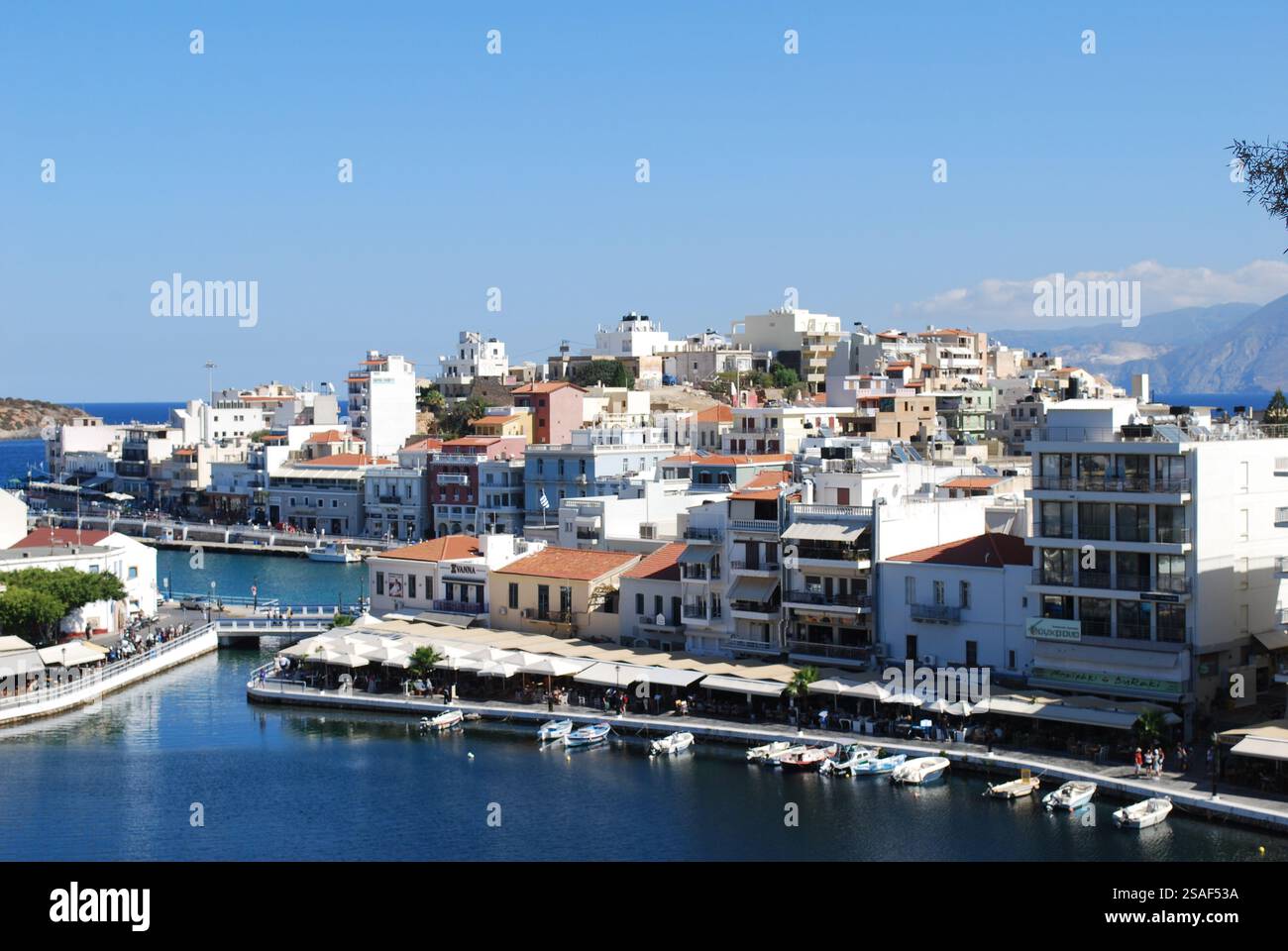 Blick auf den See Voulismeni, Agios Nikolaos, Kreta, Griechenland Stockfoto