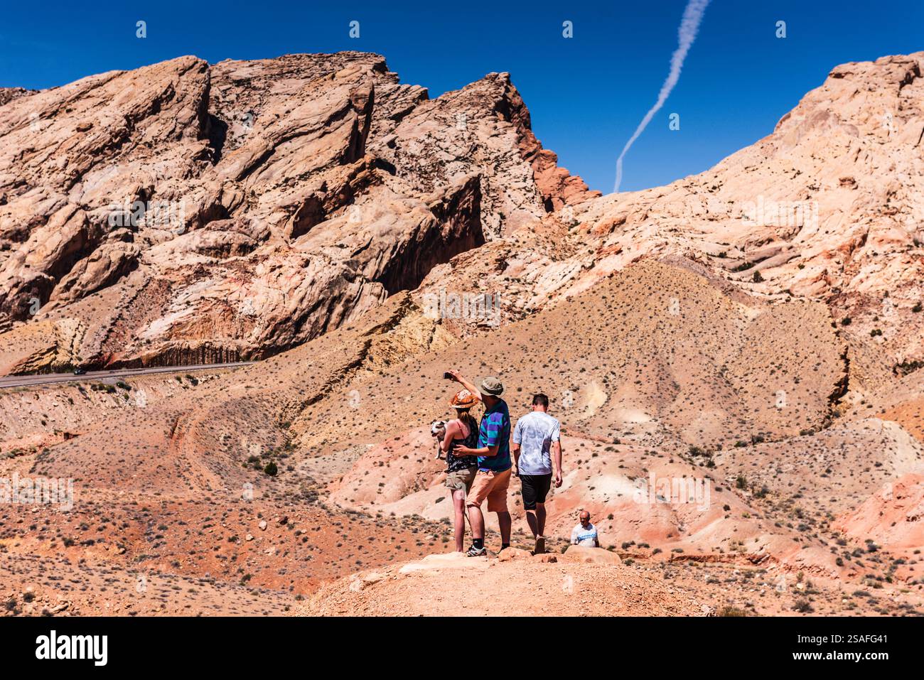 Die Familie macht Selfies im Castle Valley in der geologischen Region San Rafael Reef auf dem Colorado Plateau, das einige der schönsten Landschaften bietet Stockfoto