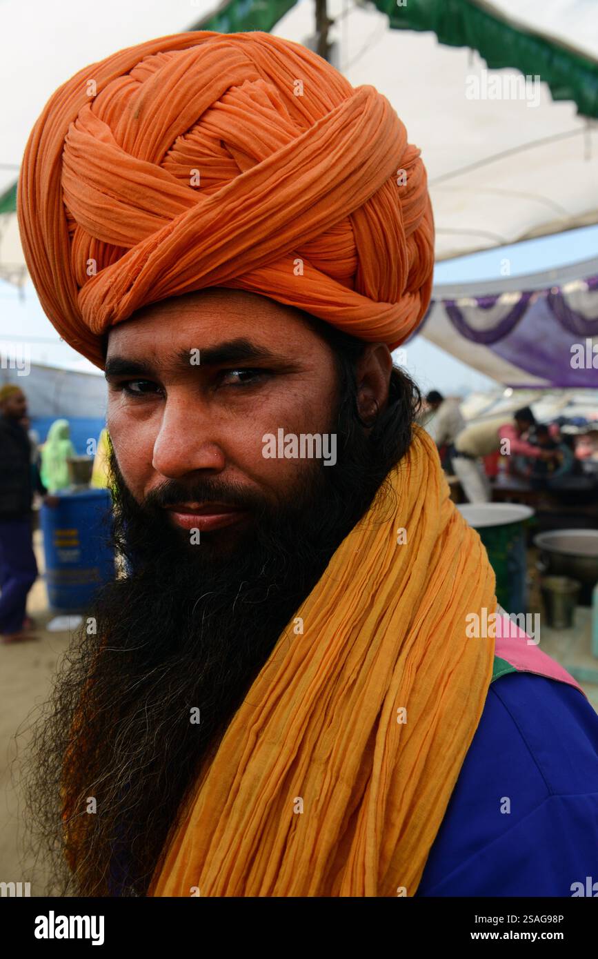 Porträt eines Sufi Malang, aufgenommen im Makanpur Mela in Uttar Pradesh, Indien. Stockfoto Porträt eines Sufi Malang, aufgenommen im Makanpur Mela in Uttar Pradesh, Indien. Stockfoto