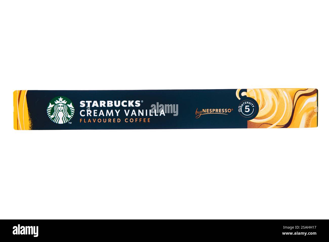 LONDON, Großbritannien - 16. JANUAR 2025: Starbucks Kaffeekapseln mit cremiger Vanille in grüner Röhre für Nespresso-Maschine auf weiß. Stockfoto