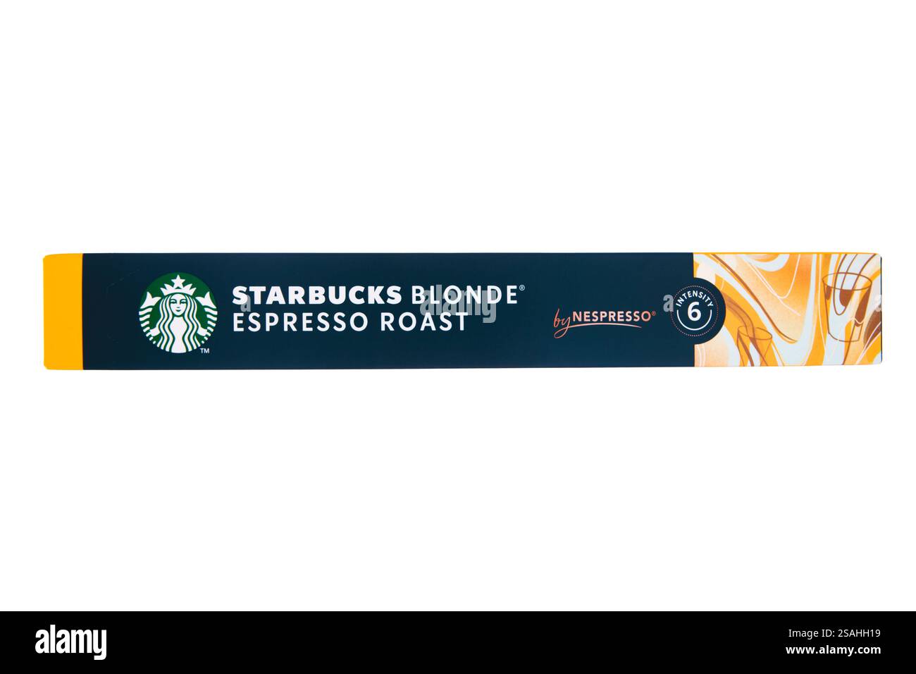 LONDON, Großbritannien - 16. JANUAR 2025: Starbucks Espresso-Röstkaffee-Kapseln in grüner Röhre für Nespresso-Maschine auf weiß. Stockfoto