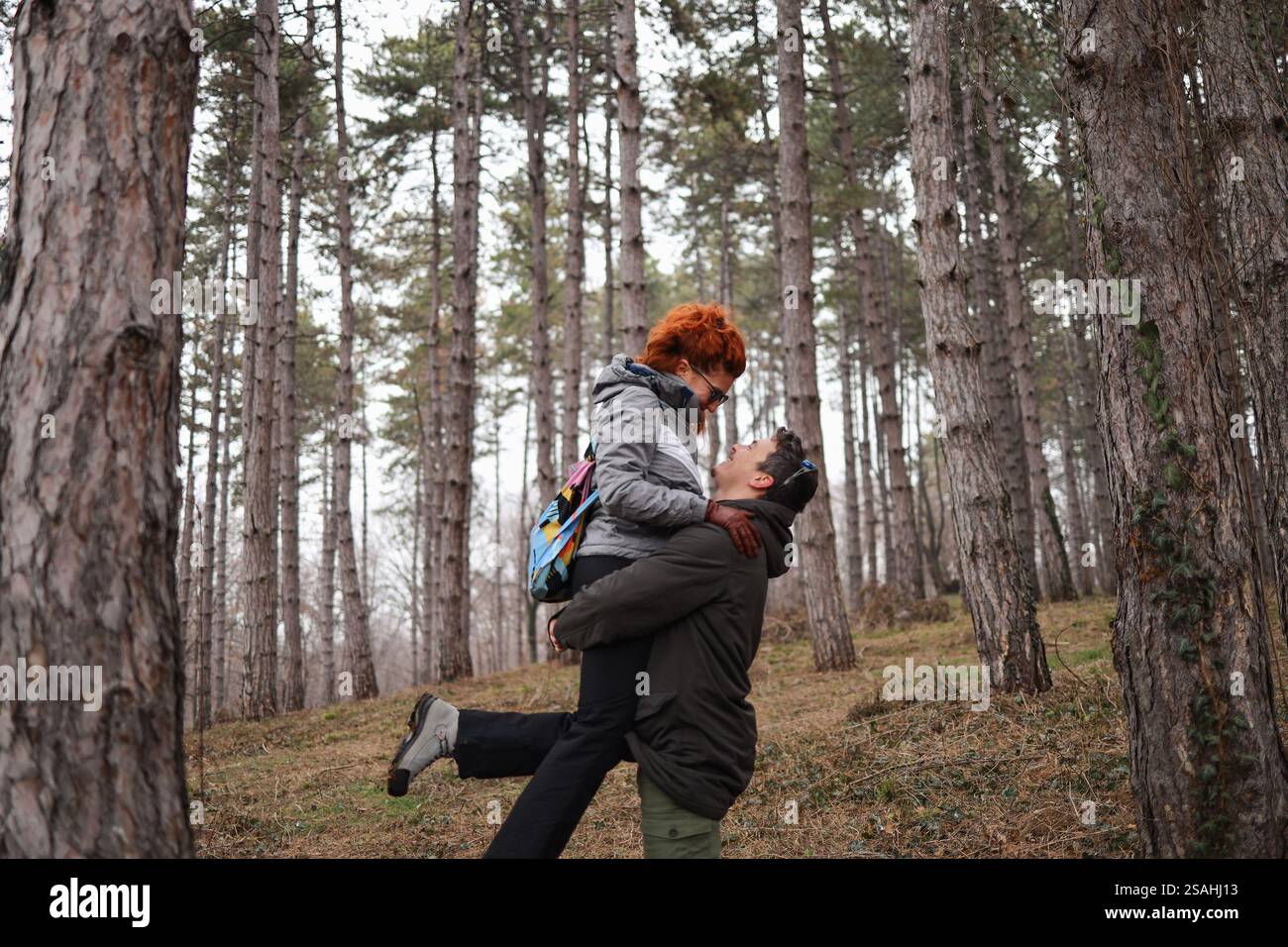 Ehemann und Ehefrau feiern die Liebe am Valentinstag Stockfoto