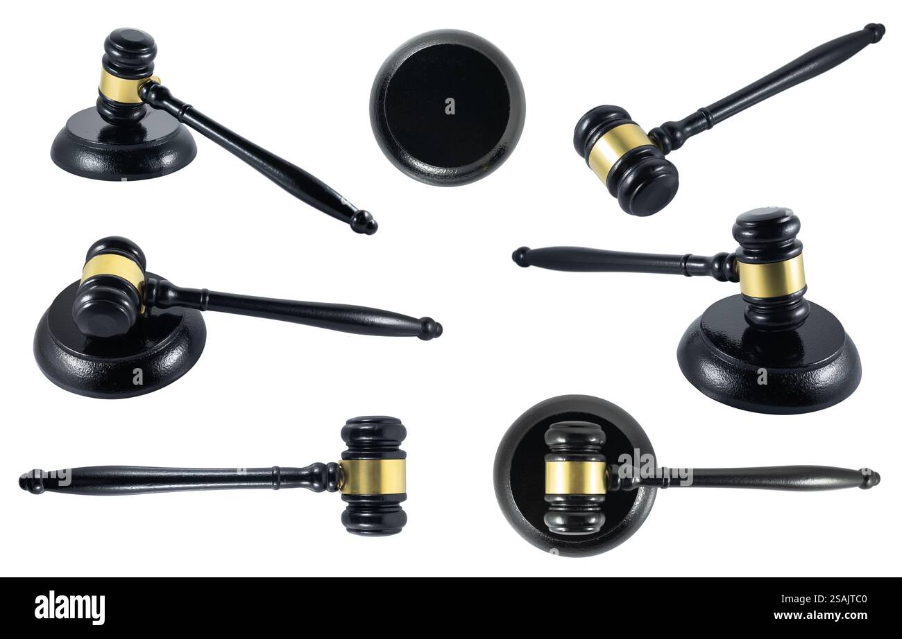 Set aus einem hölzernen Richter Hammer und Soundboard isoliert auf weißem Hintergrund. Stockfoto