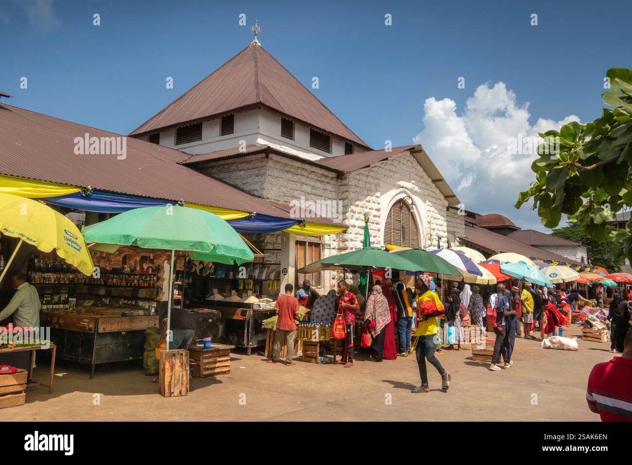 Afrika Tansania, Sansibar, Stonetown, Darajani Bazaar überdachter Markt Stockfoto