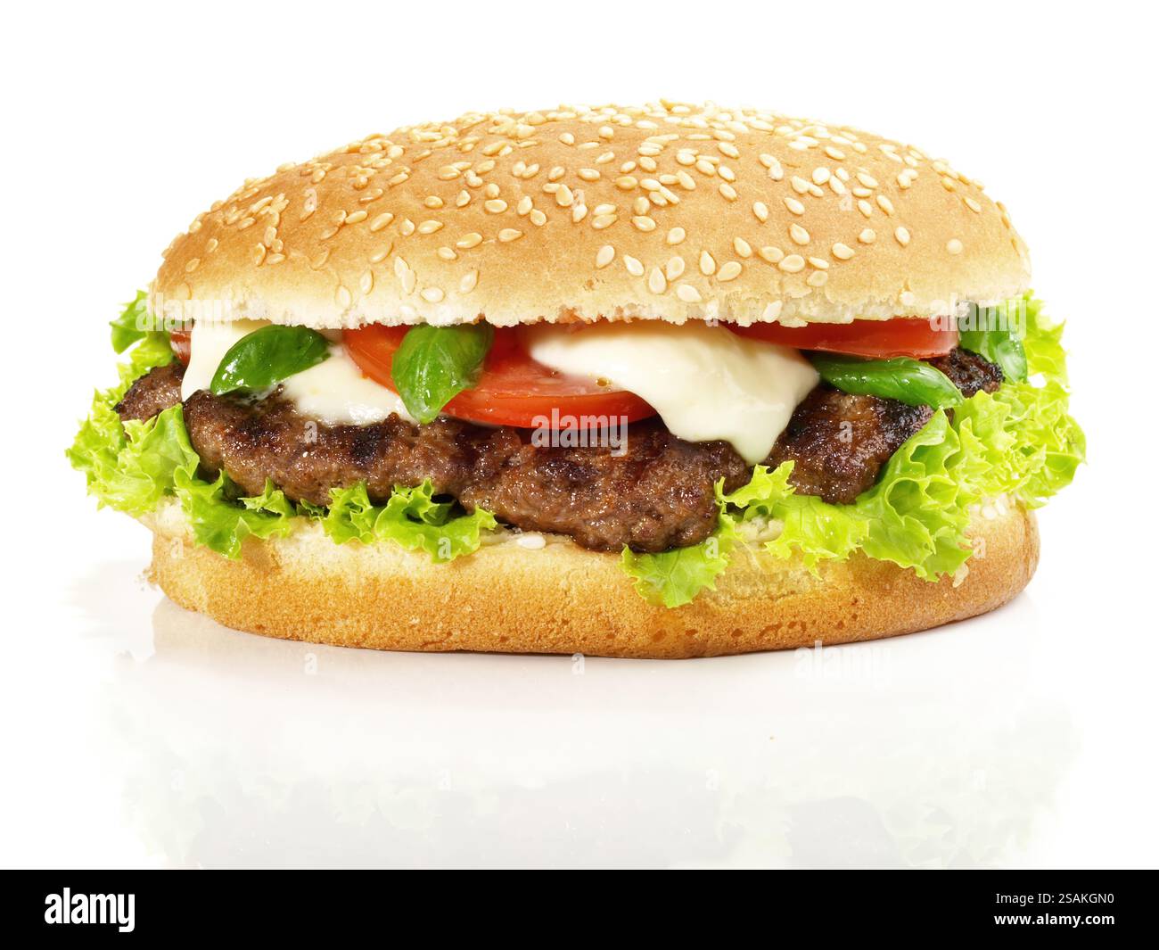 Tomato Mozzarella Hamburger - Fast Food auf weißem Hintergrund Stockfoto