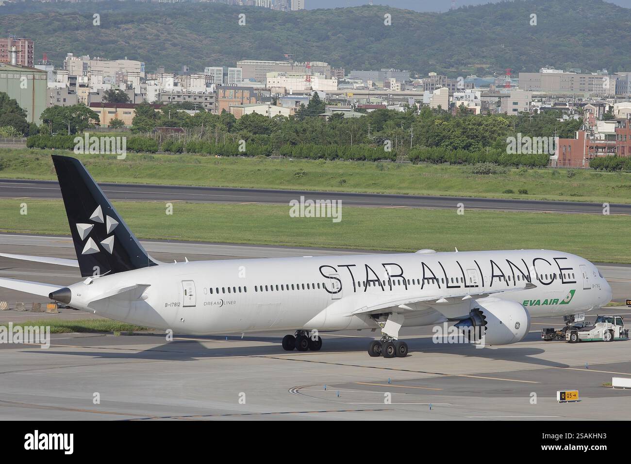 B-17812 (STAR ALLIANCE Lackierung)EVA AIR BOEING 787-10 DREAMLINER Flugzeug auf dem Rollweg des Taoyuan International Airport (TPE), Taiwan. Stockfoto