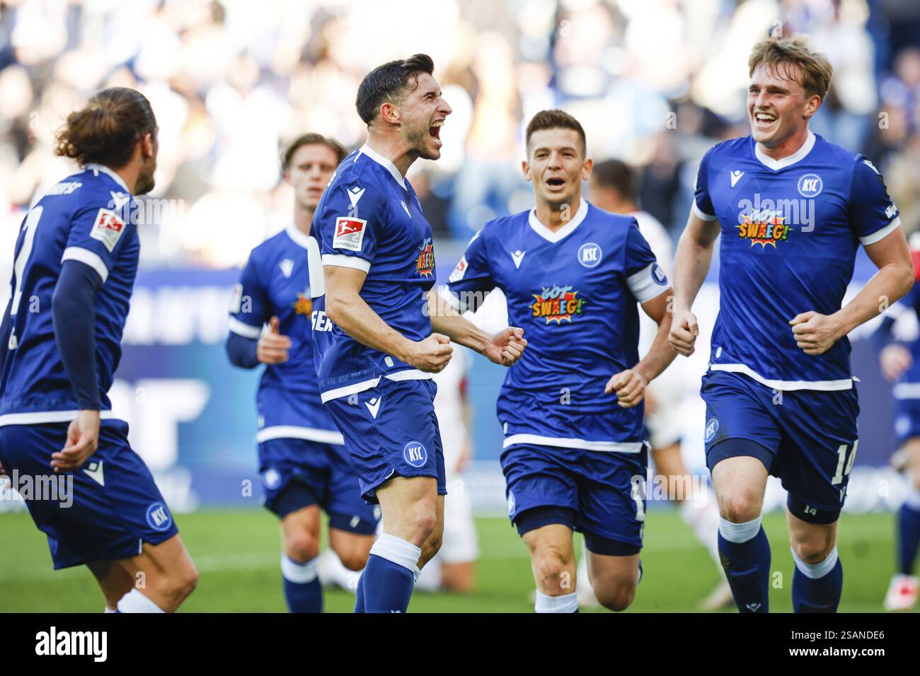 Deutschland: Fußball 2. Bundesliga, 19. Spieltag - Karlsruher SC vs. Fortuna Düsseldorf - BBBank Wildpark, Karlsruhe: Robin Heusser 5 Karlsruher SC Centre Stockfoto