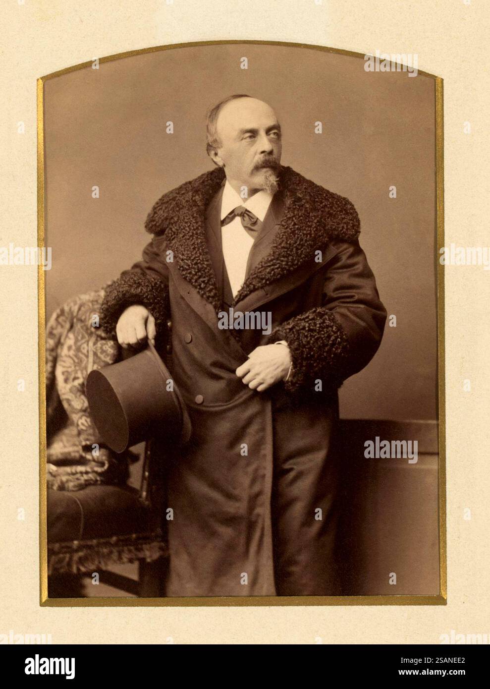 1875 c. , DEUTSCHLAND : der gefeierte deutsche Musikkomponist , Dirigent und Pianist HANS von BULOW ( Bülow - Buelow , 1830 - 1894 ). Foto von Franz Hanfstaengl ( 1804 - 1877 ) . München .- COMPOSITORE - DIRETTORE D' ORCHESTRA - PIANISTA - PIANO - MUSICA CLASSICA - KLASSIK - MUSIK - cravatta - Krawattenschleife - papillon - Kragen - Colletto - baffi - Schnurrbart - GESCHICHTE - FOTO STORICHE - Kopfhut - Cappello a Cilindro - Archivio GBB Stockfoto