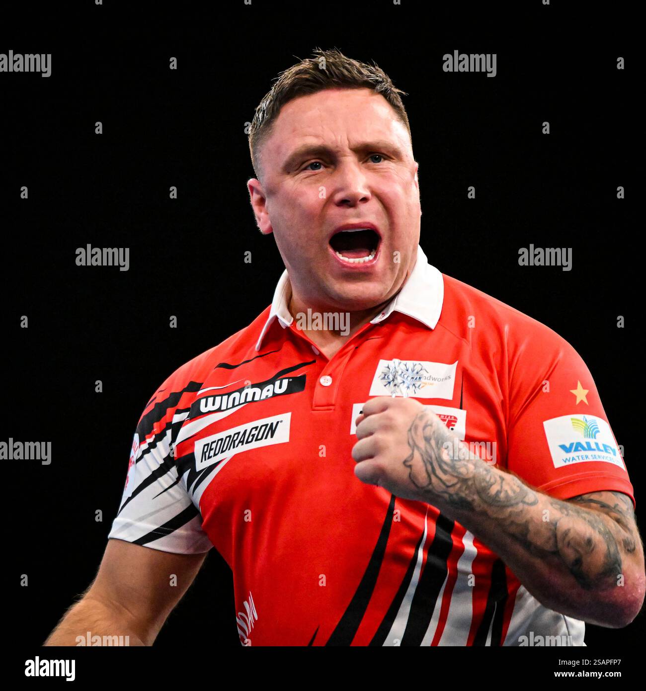 Arena MK, Milton Keynes, Großbritannien. 30. Januar 2025. 2025 PDC Winmau Darts Masters Day 1; Gerwyn Price feiert den Sieg gegen Florian Hempel in der ersten Runde Credit: Action Plus Sports/Alamy Live News Stockfoto