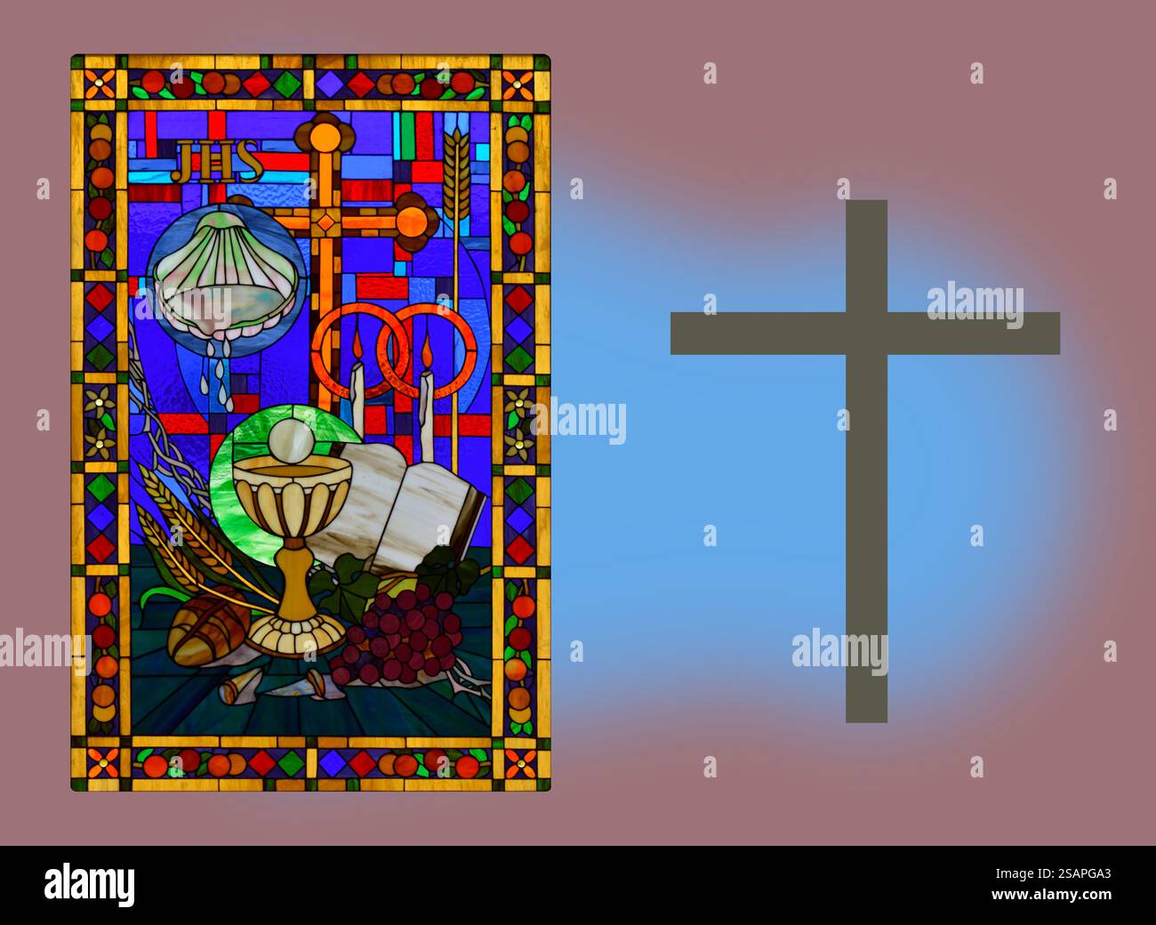 Buntglas aus der ältesten Kirche des Dominikaners mit einem Kruzifix, das sein heiliges Licht strahlt Stockfoto