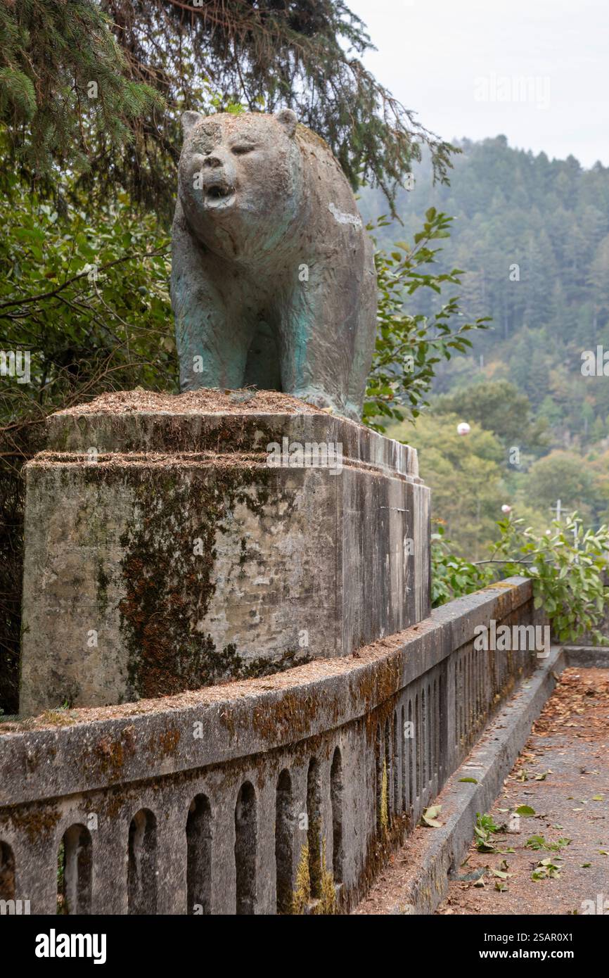 Klamath, Kalifornien - der Ort der alten Douglas Memorial Bridge über den Klamath River. Die Brücke wurde durch die große Weihnachtsflut von 196 zerstört Stockfoto