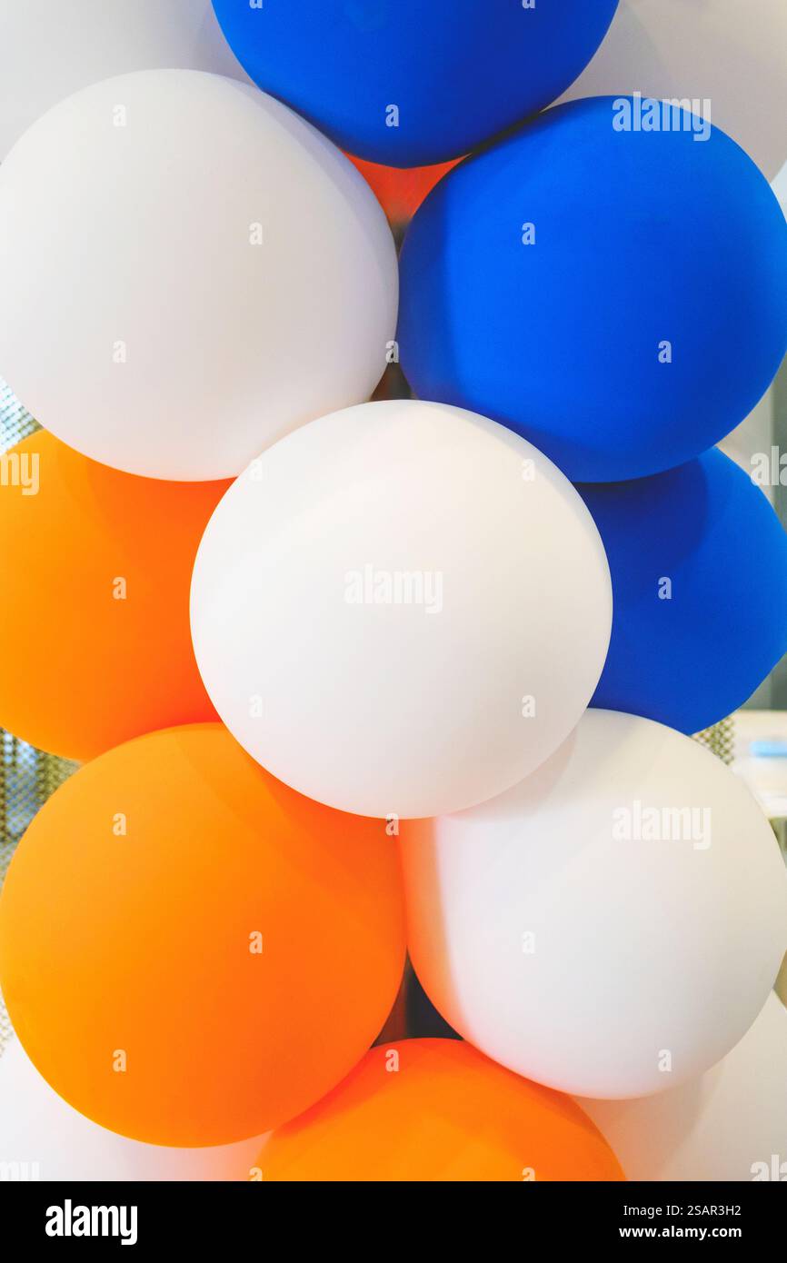 Farbenfroher Ballonstrauß Stockfoto