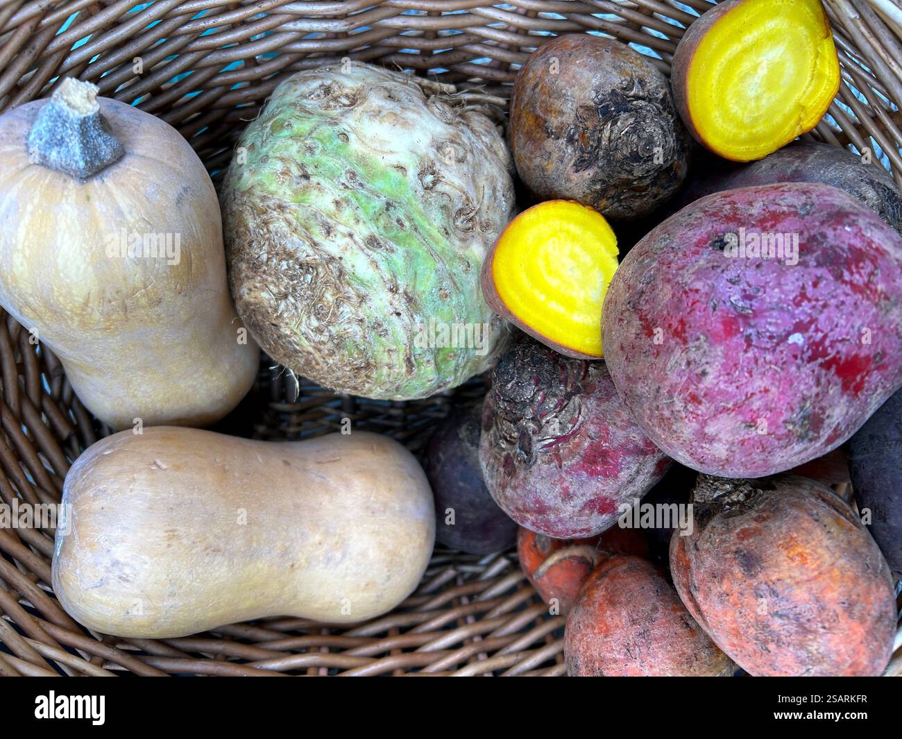 Bio-Gemüse, süß, gelbe rote Bete, Bettroots, Kürbis Stockfoto