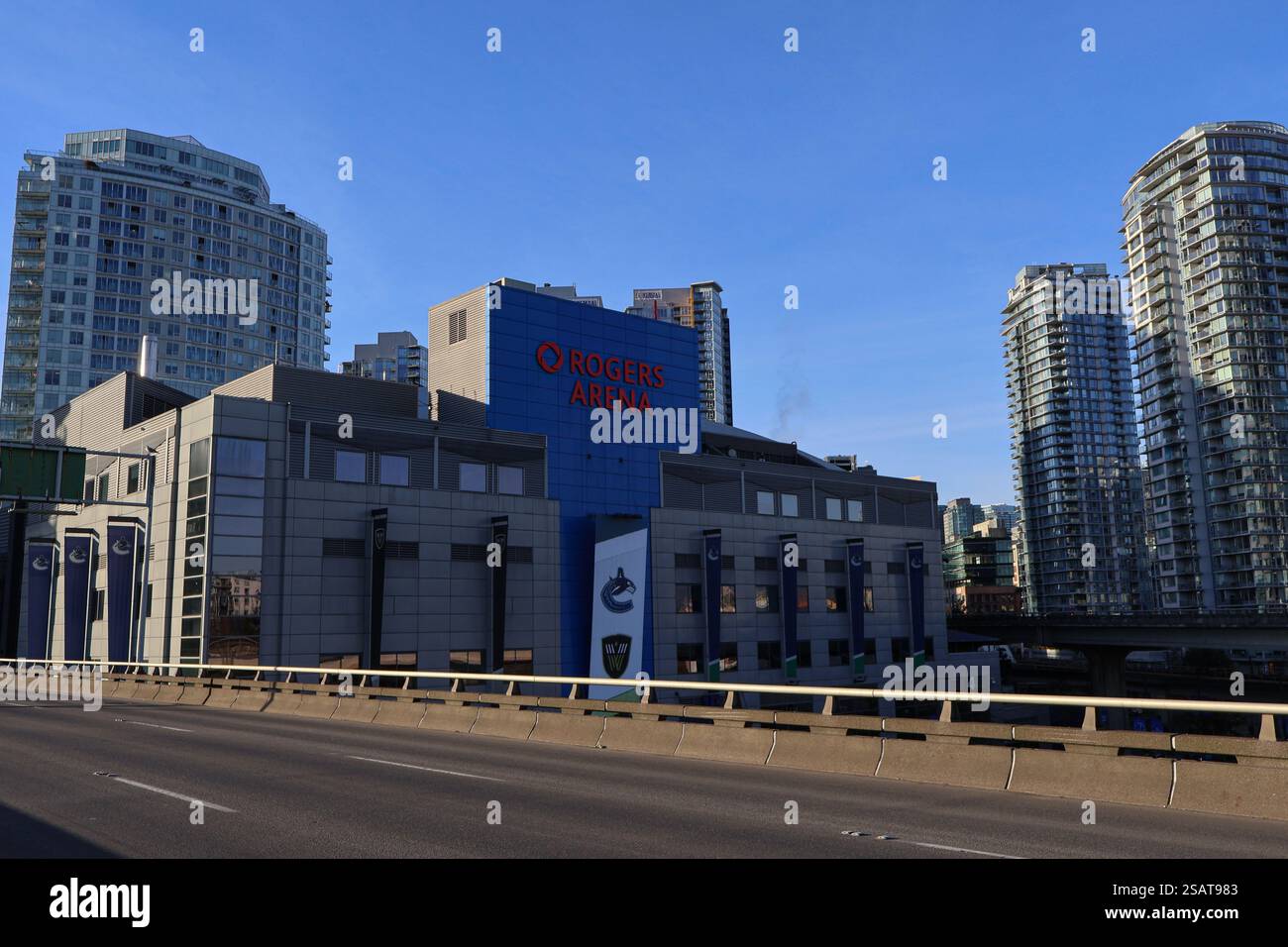 Rogers Arena, Heimstadion der Vancouver Canucks, entlang des Georgia Viaduct in Vancouver, BC. Stockfoto