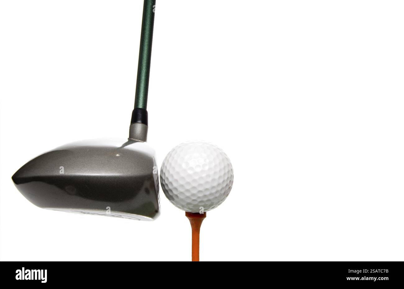 Ein Fahrer, kurz bevor er einen Golfball trifft Stockfoto