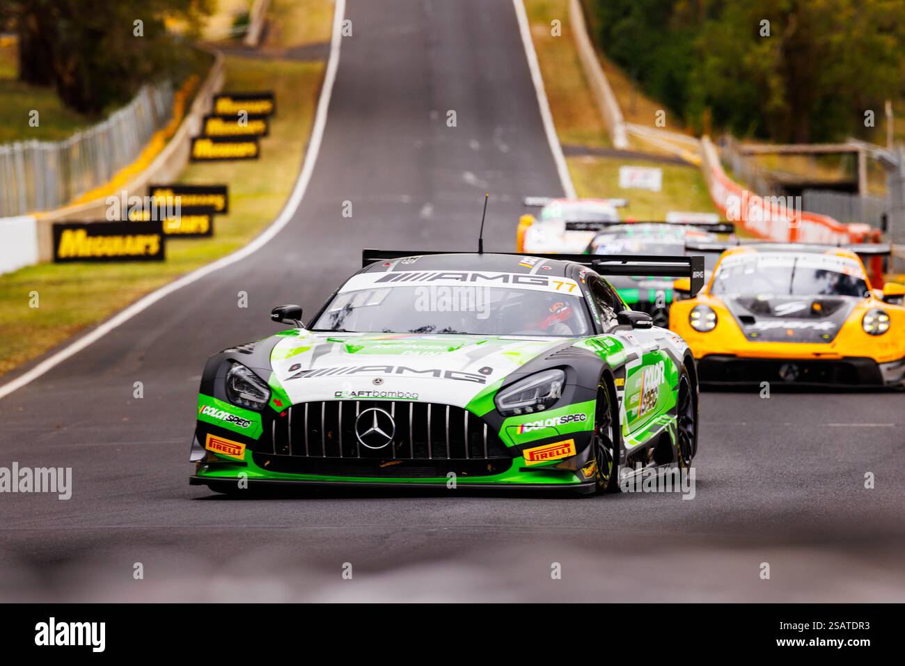 Bathurst, Australien. Januar 31, 2025. Der #77 Mercedes-AMG Team Craft-Bamboo Racing Mercede-AMG GT3, gefahren von M. Gotz/L. Auer/J. Ojeda während des 3. Trainings im Meguiar's Bathurst 12 Hour am Mount Panorama am 31. Januar 2025 in Bathurst, Australien. (Foto: George Hitchens/SOPA Images/SIPA USA) Credit: SIPA USA/Alamy Live News Stockfoto