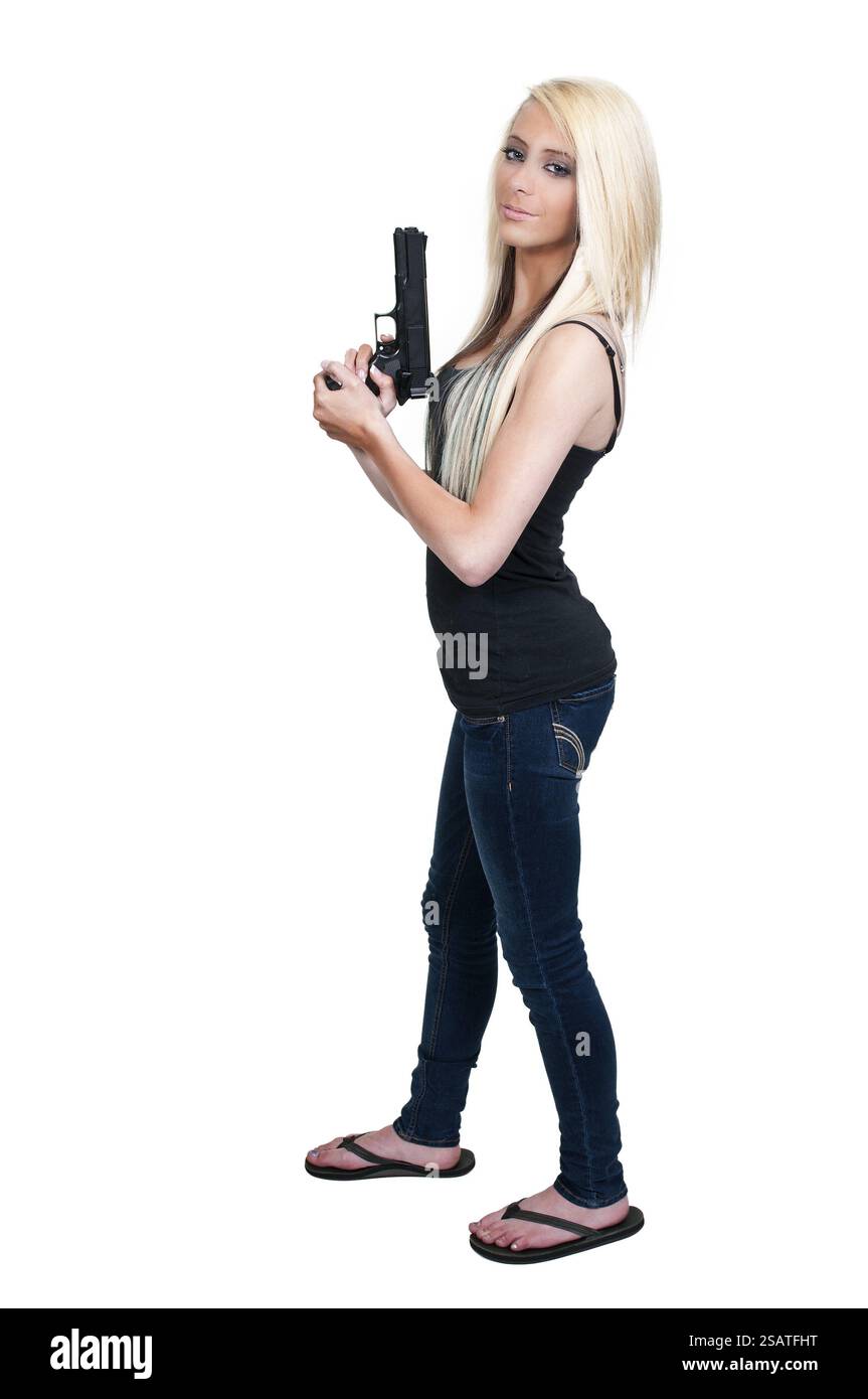 Eine schöne Polizistin Detektiv bei der Arbeit mit einer Pistole Stockfoto