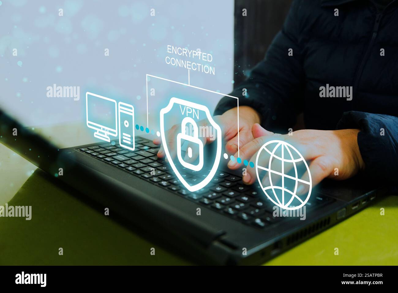 VPN Virtual Private Network Protocol Concept, weibliche Hand tippen auf Tastatur Computer mit vpn-Symbol auf dem VR-Bildschirm. VPN-Konzept. Stockfoto