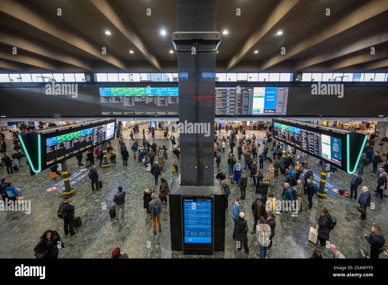 30. Januar 2025. Der geschäftige Bahnhof Euston in London, Großbritannien. Ab 2026 kann die WCML zeitweise wegen Erneuerung der Infrastruktur geschlossen werden (KEINE KOMMERZIELLE NUTZUNG). Stockfoto