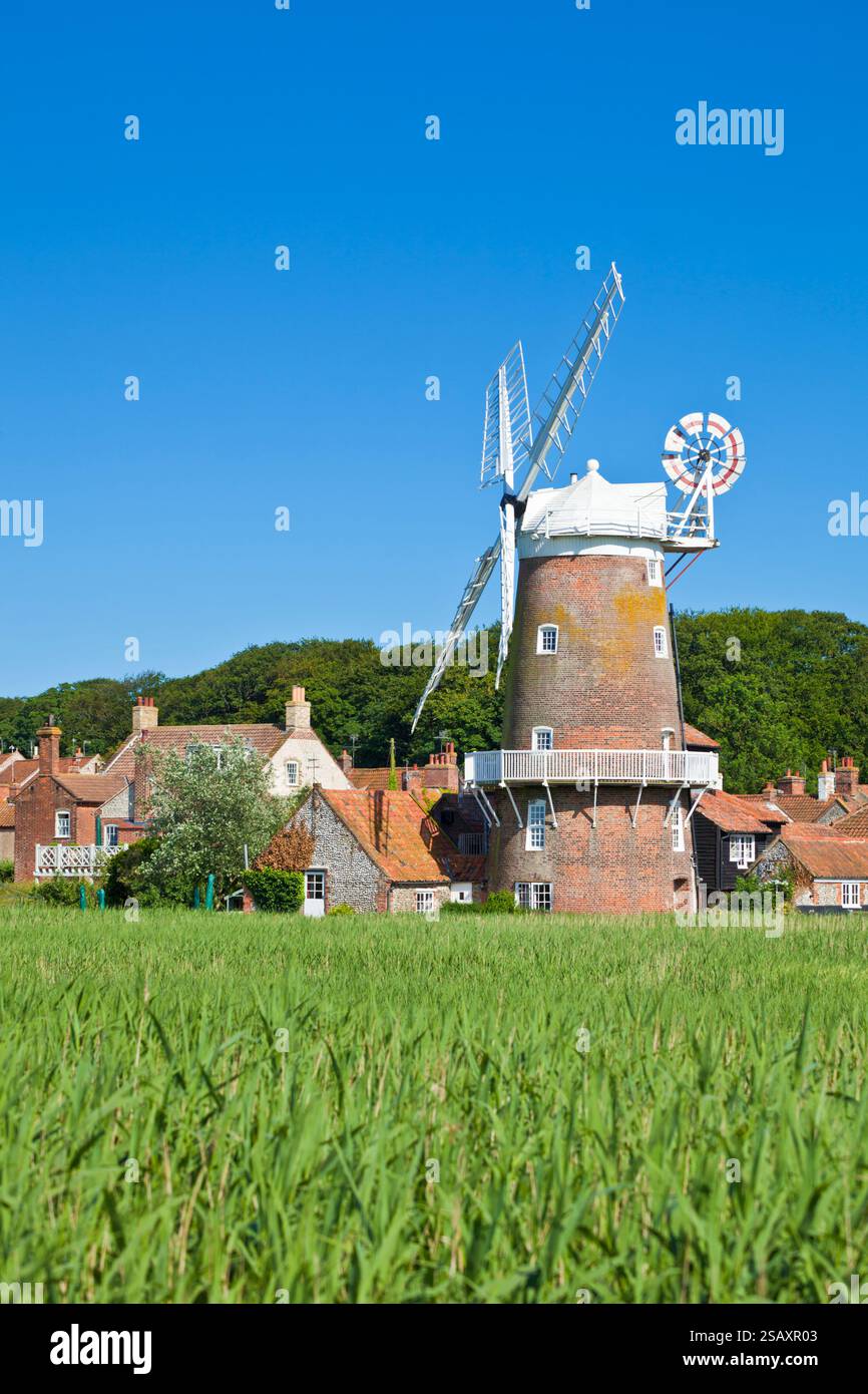 Cley Next the Sea Norfolk restaurierte Windmühle aus dem 19. Jahrhundert in Cley neben dem Sea Norfolk East Anglia England UK GB Europe Stockfoto