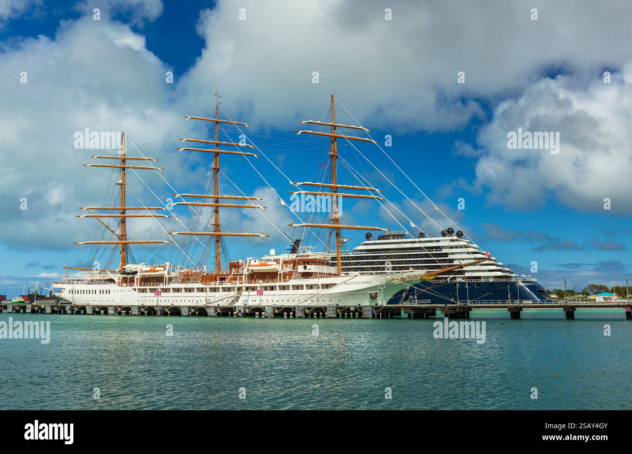 Sea Cloud Spirit dockte am St. Johns Harbour, Antigua. Stockfoto