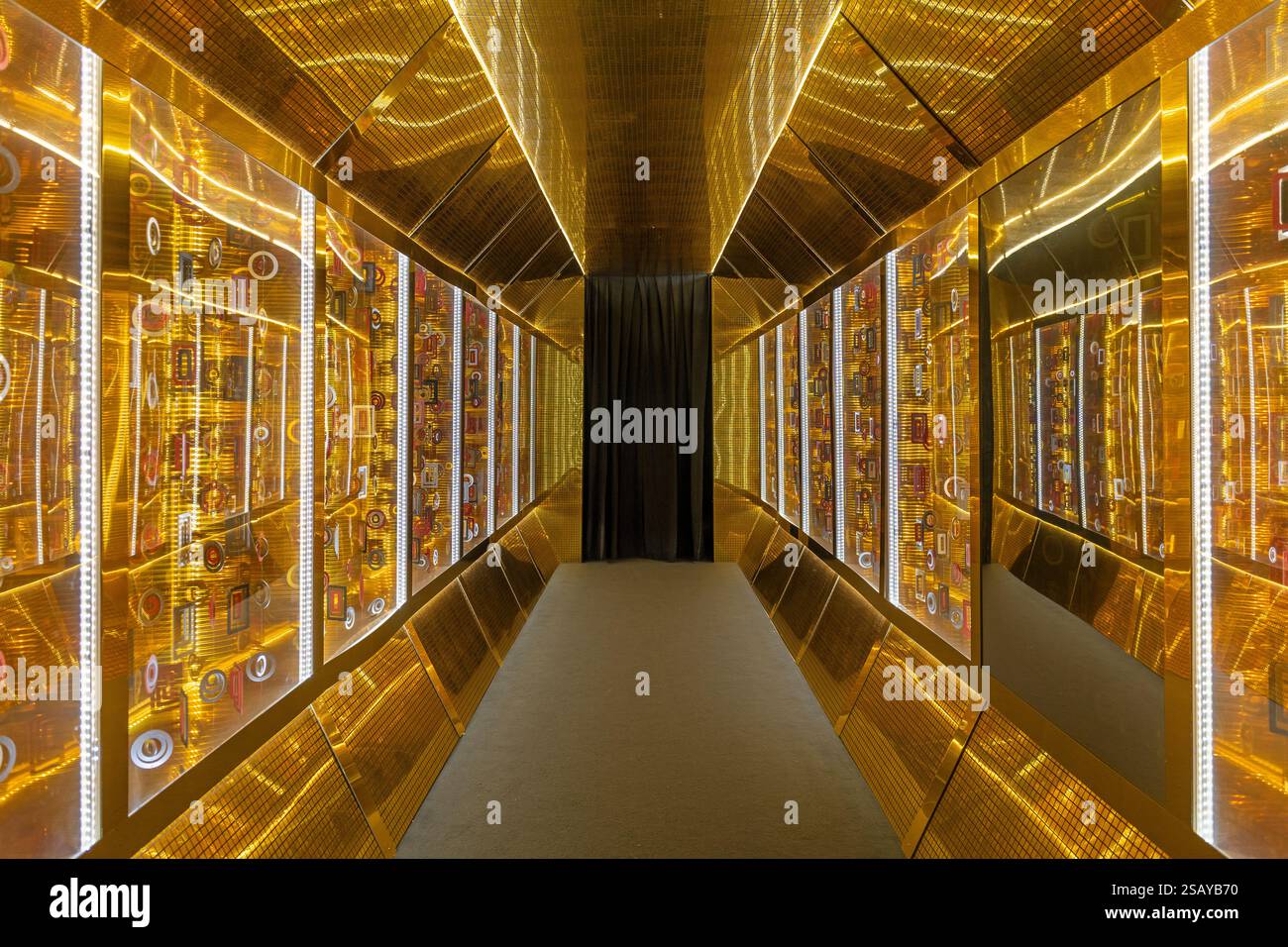 Gustav Klimt Immersive Experience Innenarchitektur, Antwerpen, Belgien. Stockfoto