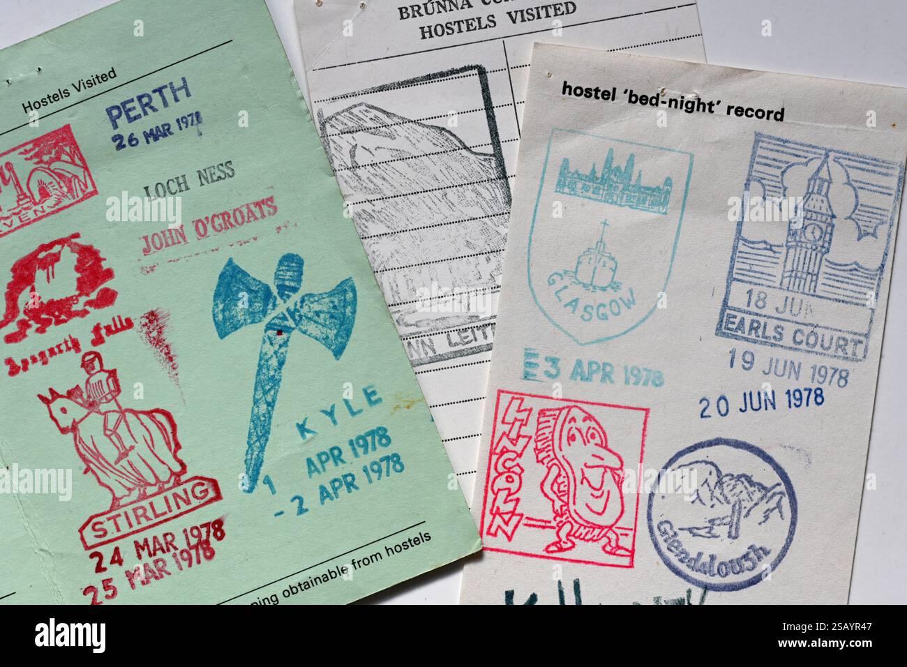 Vintage Rubber Stamps of Youth Hostels, einschließlich Earl's Court, Loch Ness und John O'Groats, die 1978 in Großbritannien besucht wurden. Youth Hostels Association England & Wales Stockfoto