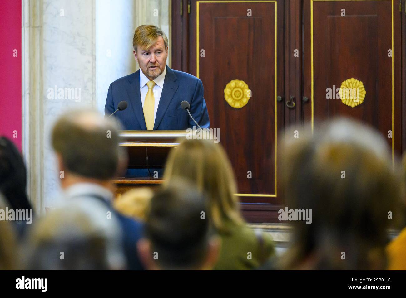 Amsterdam, Niederlande, 2025 2011-01-31 14:02:07 AMSTERDAM, 31-01-2025, Königspalast AmsterdamKing Willem Alexander verleiht den Königlichen Preis für freie Malerei 2025 im Königlichen Palast Amsterdam. Drei junge Künstler werden geehrt und erhalten jeweils einen Betrag von 9.000 Euro. FOTO: NLBeeld/Patrick van EMST Credit: NL Beeld / Patrick van EMST Stockfoto