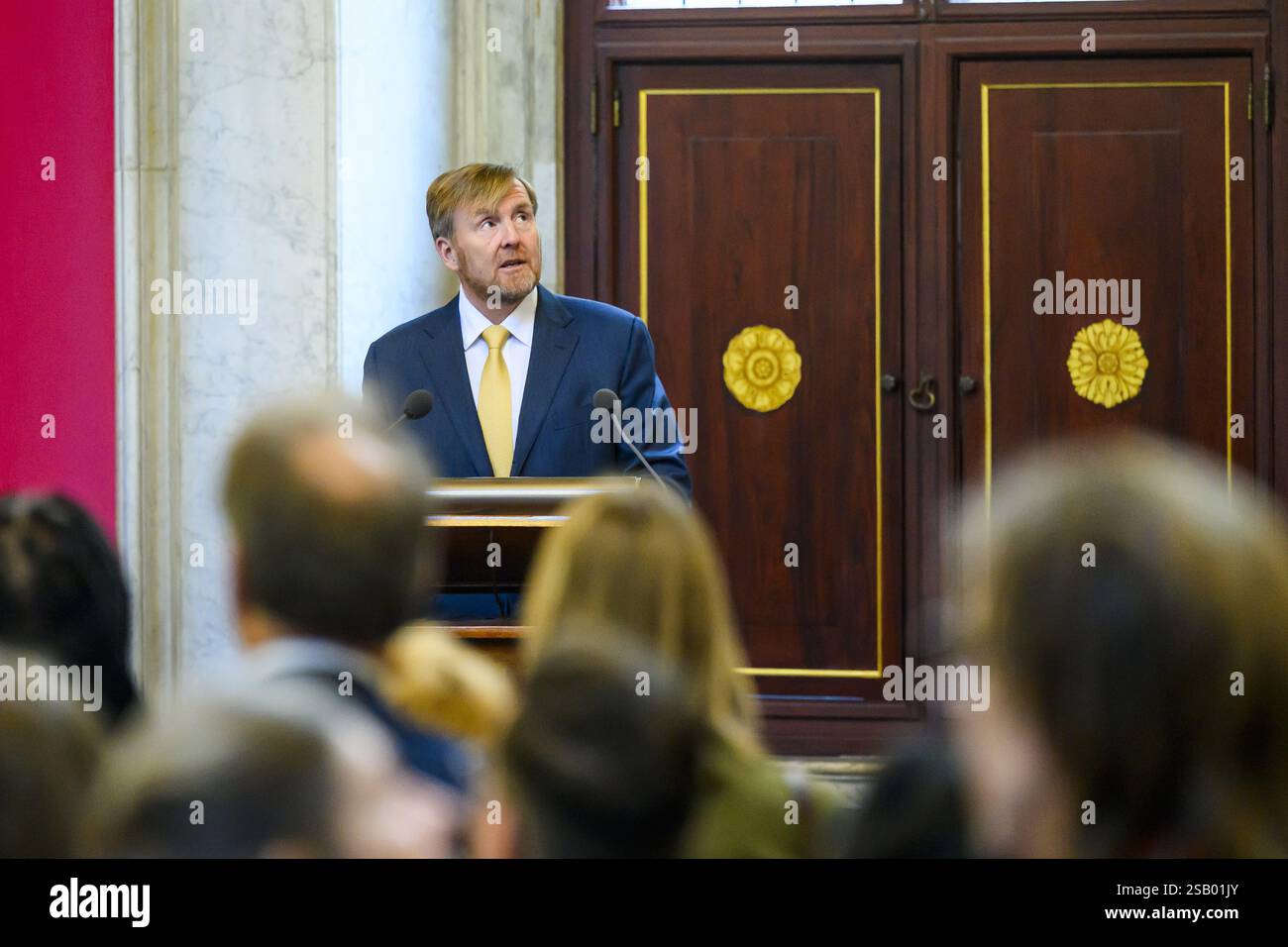 Amsterdam, Niederlande, 2025 2011-01-31 14:02:15 AMSTERDAM, 31-01-2025, Königspalast AmsterdamKing Willem Alexander verleiht den Königlichen Preis für freie Malerei 2025 im Königlichen Palast Amsterdam. Drei junge Künstler werden geehrt und erhalten jeweils einen Betrag von 9.000 Euro. FOTO: NLBeeld/Patrick van EMST Credit: NL Beeld / Patrick van EMST Stockfoto