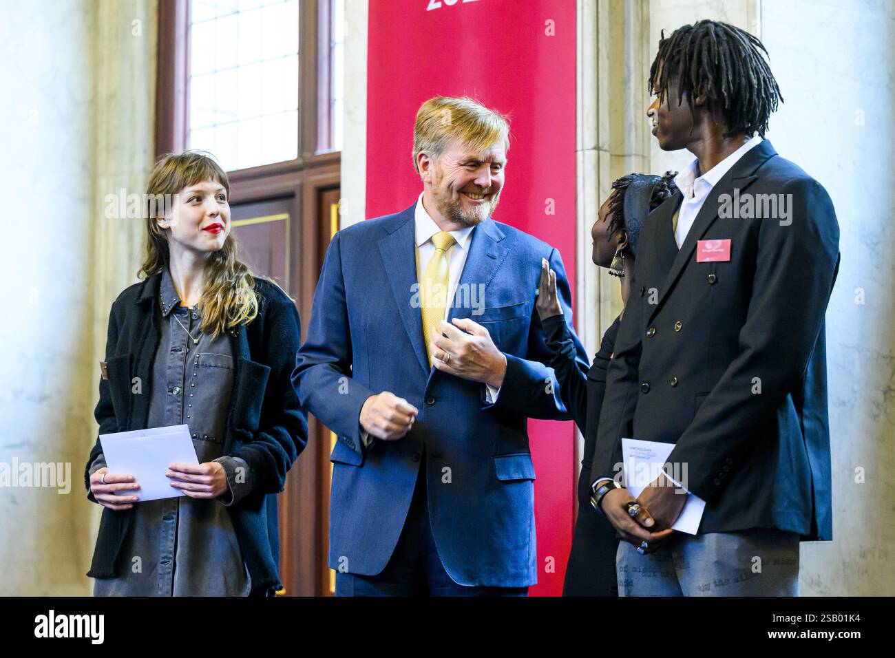 Amsterdam, Niederlande, 2025 2011-01-31 14:07:44 AMSTERDAM, 31-01-2025, Königspalast AmsterdamKing Willem Alexander verleiht den Königlichen Preis für freie Malerei 2025 im Königlichen Palast Amsterdam. Drei junge Künstler werden geehrt und erhalten jeweils einen Betrag von 9.000 Euro. FOTO: NLBeeld/Patrick van EMST Credit: NL Beeld / Patrick van EMST Stockfoto