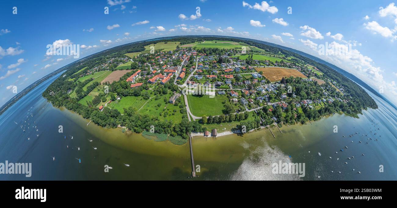Die Ortschaft Breitbrunn bai Herrsching am Ammersee aus der Vogelperspektive Sommer am Ostufer des Ammersee in Oberbayern rund um Herrsching-Copyrigh Stockfoto