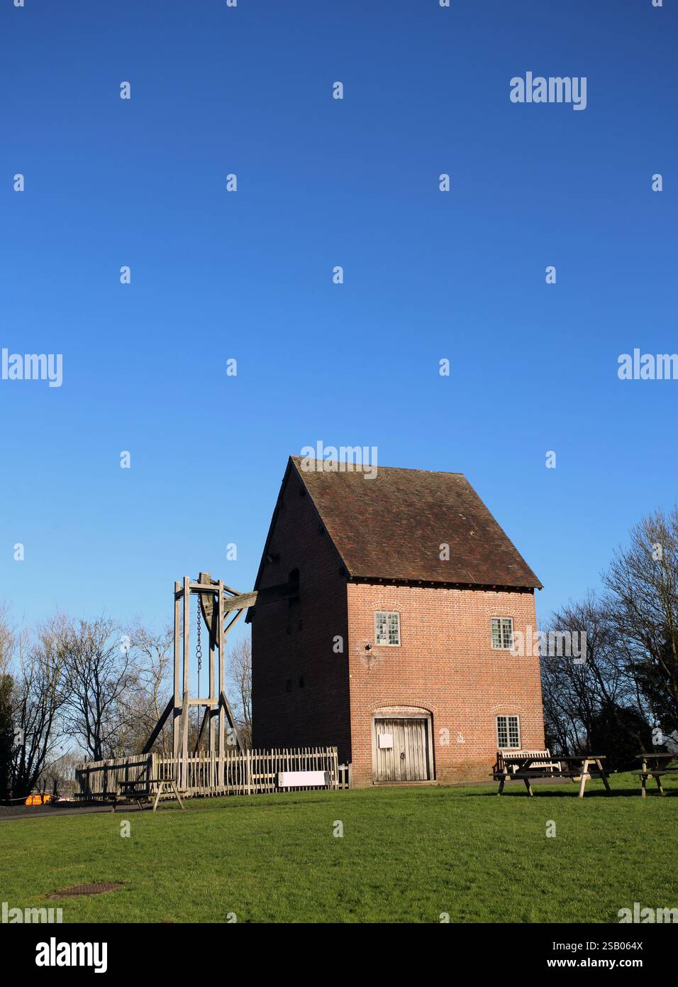 Gebäude mit der Newcomen-Dampfmaschine im Black Country Living Museum, Dudley, West midlands, England, Großbritannien. Stockfoto