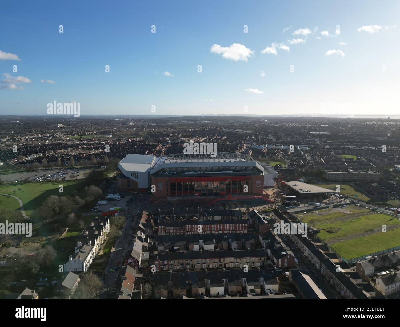 Eine Luftaufnahme von Anfield, Heimstadion des Liverpool FC in Großbritannien Stockfoto