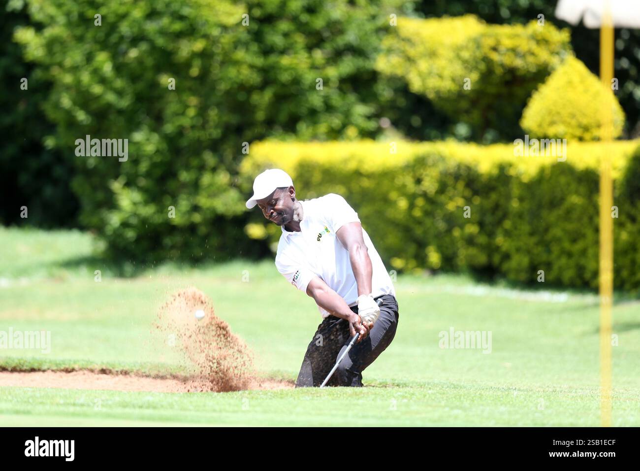 NAIROBI, KENIA, Chip, 18. Loch Bunker, Loch, Bunker, 9uBet Magical Kenya Open, kenya Open, Qualifikation, Sigona Golf Club, Chris Omollo, Shengolpixs Stockfoto