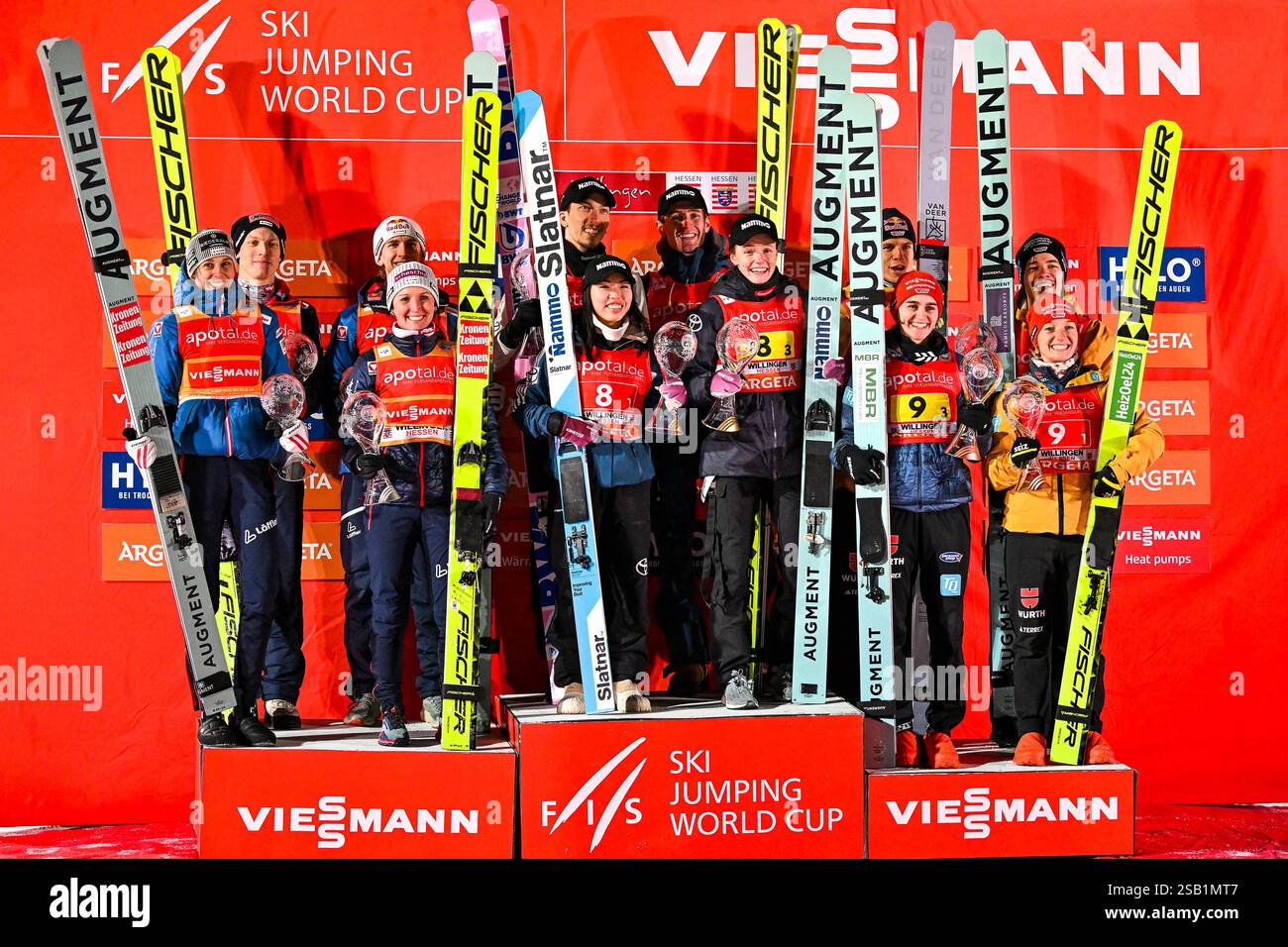 (l-r) EDER Lisa (Oestereich), HOERL Jan (Oestereich), SEIFRIEDSBERGER Jacqueline (Oestereich), TSCHOFENIG Daniel (Oestereich), SUNDAL Kristoffer Eriksen (Norwegen), BJOERSETH Thea Minyan (Norwegen), KVANDAL Eirin Maria (Norwegen 2024 2025 31 2025) Foto: Eibner-Pressefoto/Florian Wiegand Stockfoto