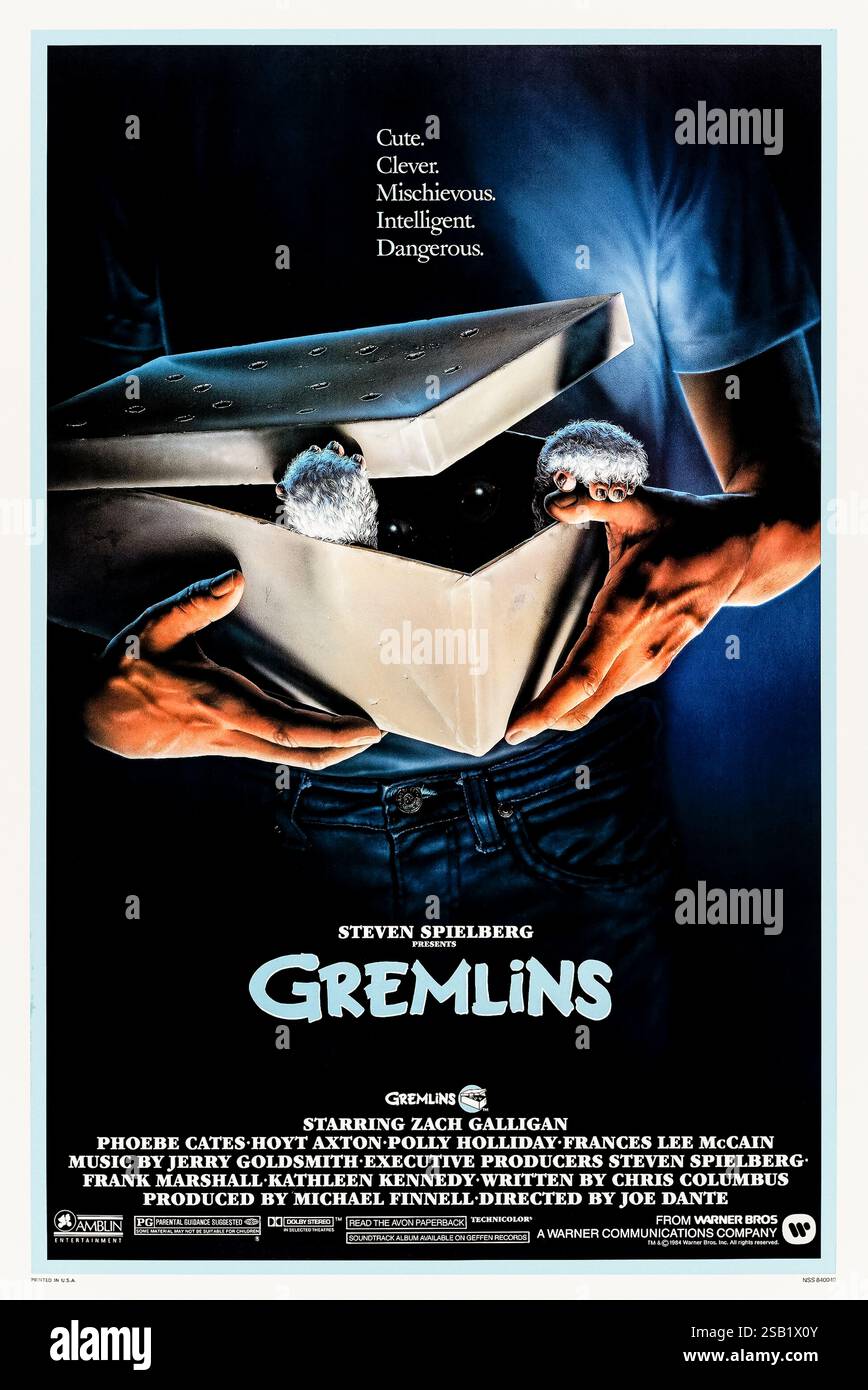 Gremlins (1984) von Joe Dante mit Zach Galligan, Phoebe Cates und Hoyt Axton. Ein junger Mann empfängt eine mysteriöse Kreatur namens Mogwai als Haustier, aber wenn er die strengen Pflegehinweise nicht befolgt, lässt die Kreatur andere Kreaturen entstehen, die sich in zerstörerische, böse Monster verwandeln. Foto eines Original-Posters aus dem Jahr 1984 mit einem Blatt, das NUR ZUR REDAKTIONELLEN VERWENDUNG VON Drew Struzan VERWENDET WIRD. Quelle: BFA / Warner Bros Stockfoto